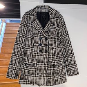 Black and white houndstooth peacoat